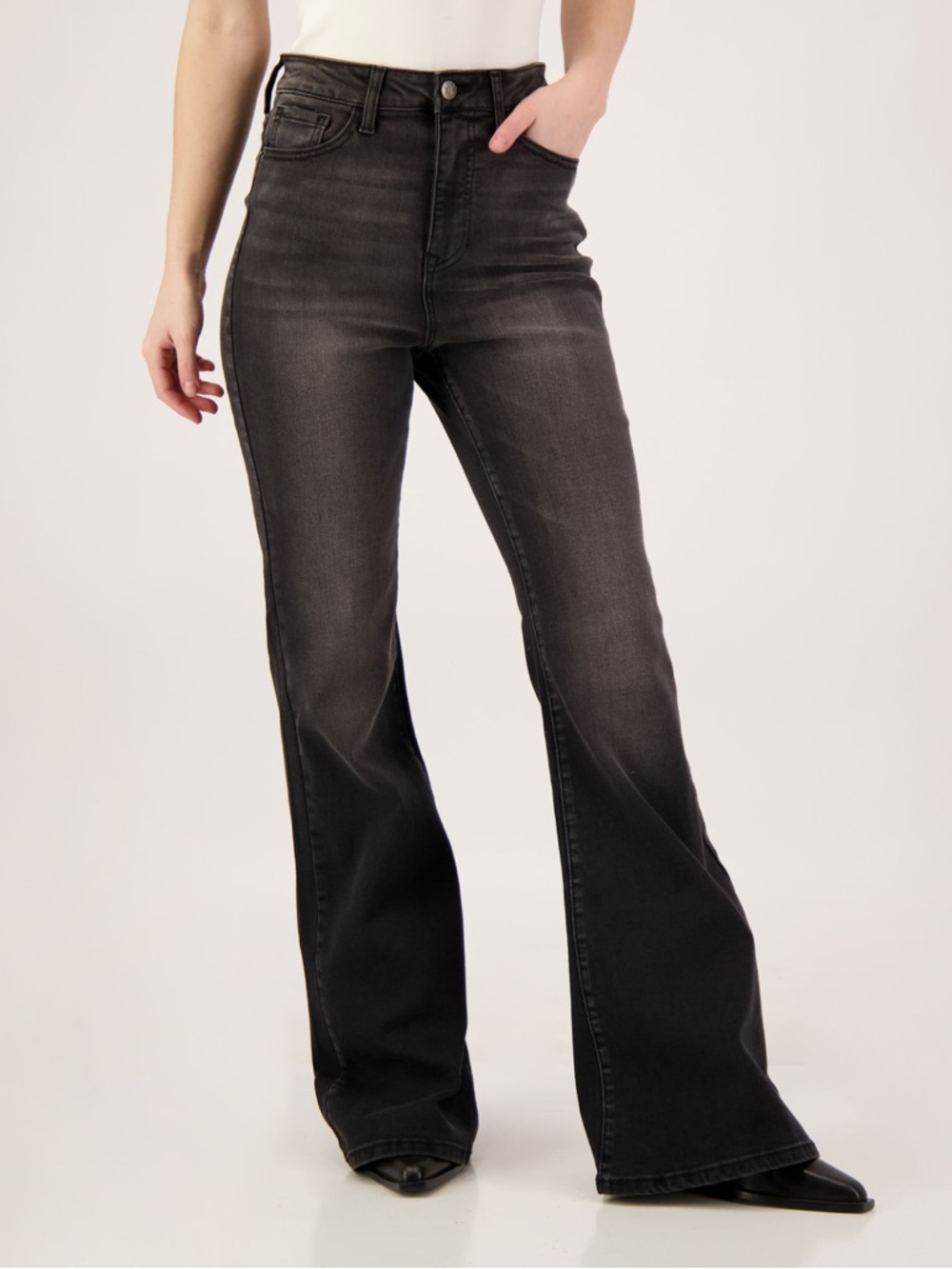 NWT Cello High Rise Flare Jeans Size 5